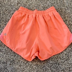 lululemon hotty hot shorts 2.5”